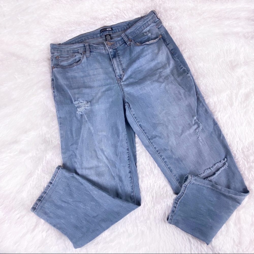 FASHION NOVA Distressed High-Rise Light Wash Jeans